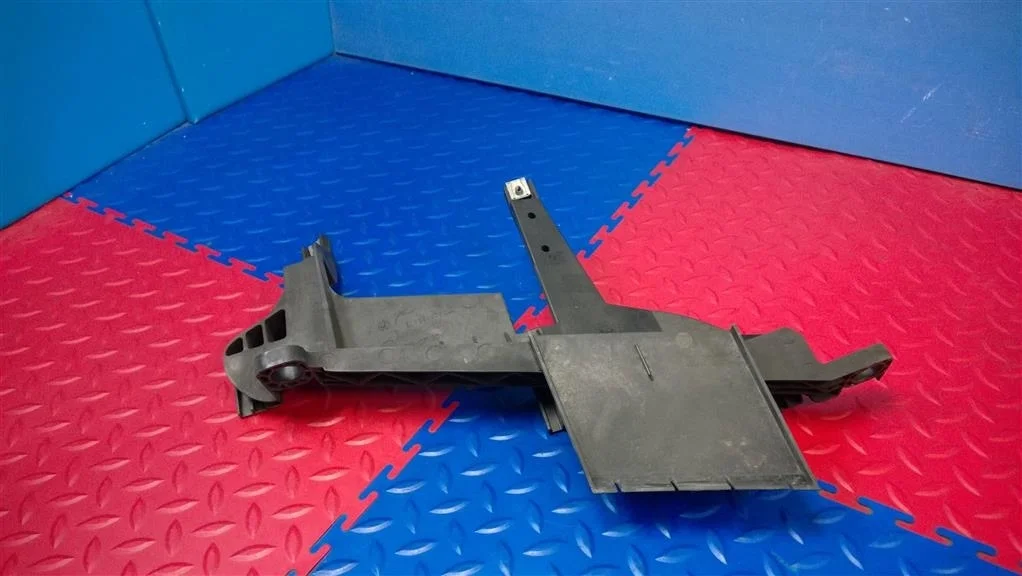 кронштейн фары BMW X3 E83  M54B30 231 лс 3.0i