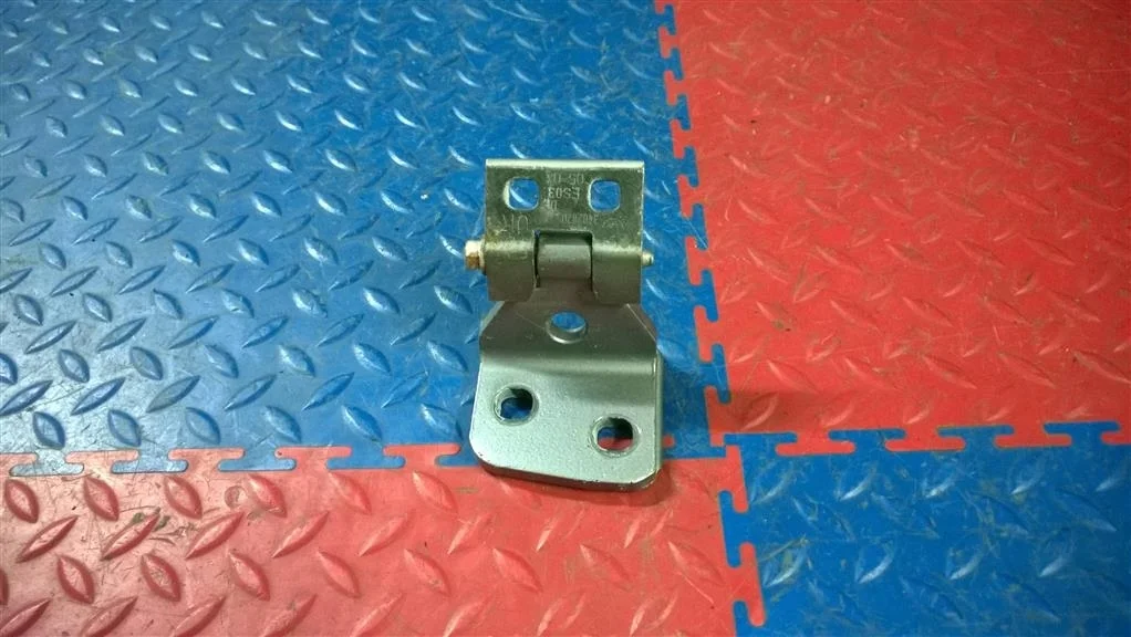 петля двери BMW X3 E83  M54B30 231 лс 3.0i