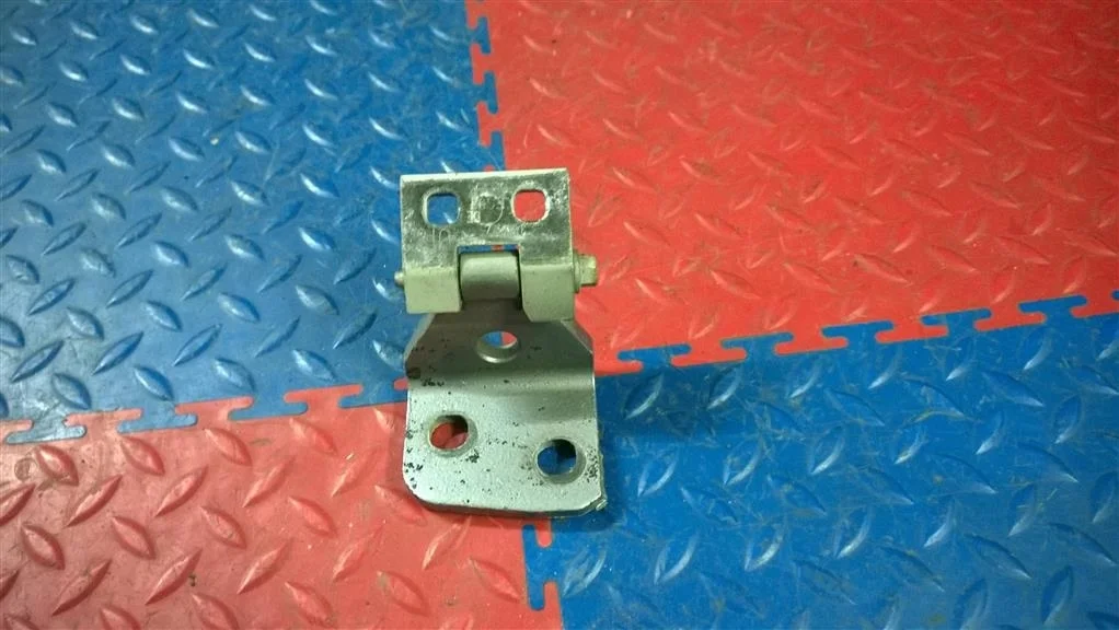 петля двери BMW X3 E83  M54B30 231 лс 3.0i