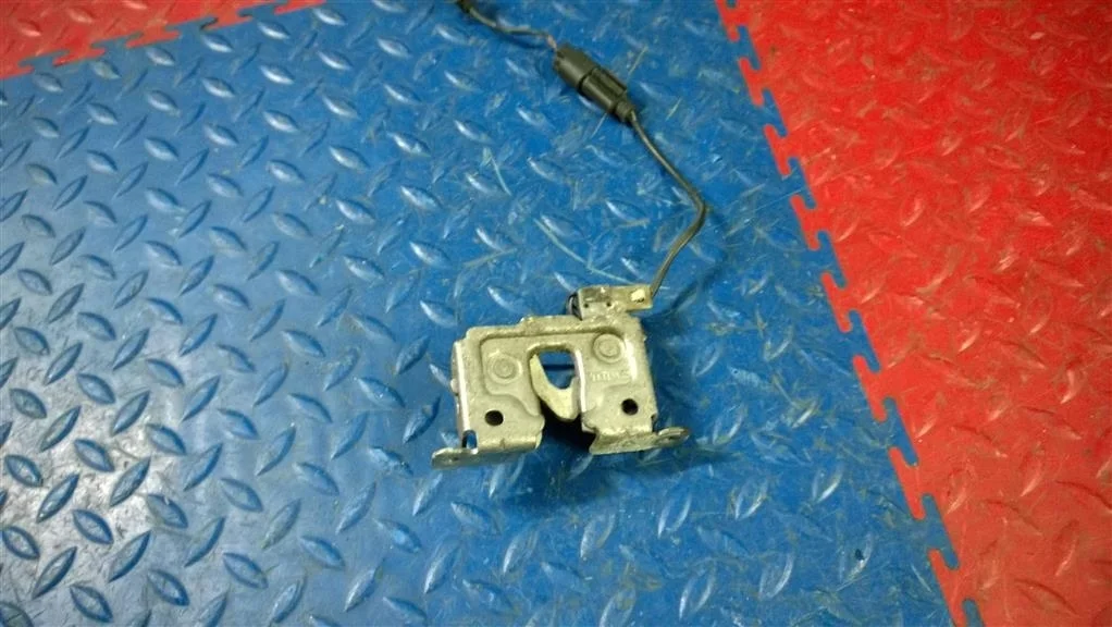 замок капота BMW X3 F25  N55B30A 306 лс 3.0i