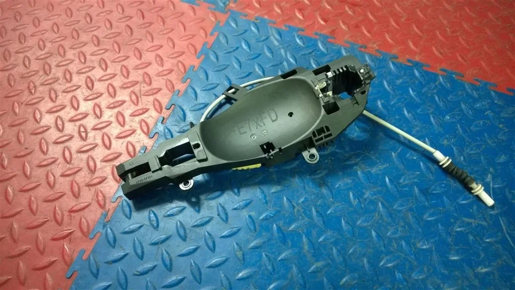 кронштейн ручки двери BMW X3 F25  N55B30A 306 лс 3.0i