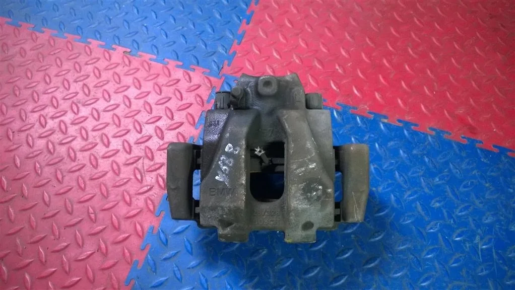 суппорт BMW X3 F25 34106790921  N55B30A 306 лс 3.0i 2012 TIEFSEEBLAU METALLIC (A76)