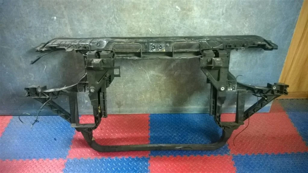 панель телевизор BMW X3 E83  N47D20C 143лс 1.8D