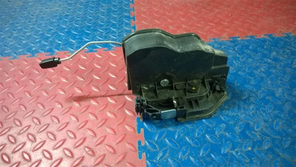 замок двери BMW X3 E83  N47D20C 143лс 1.8D