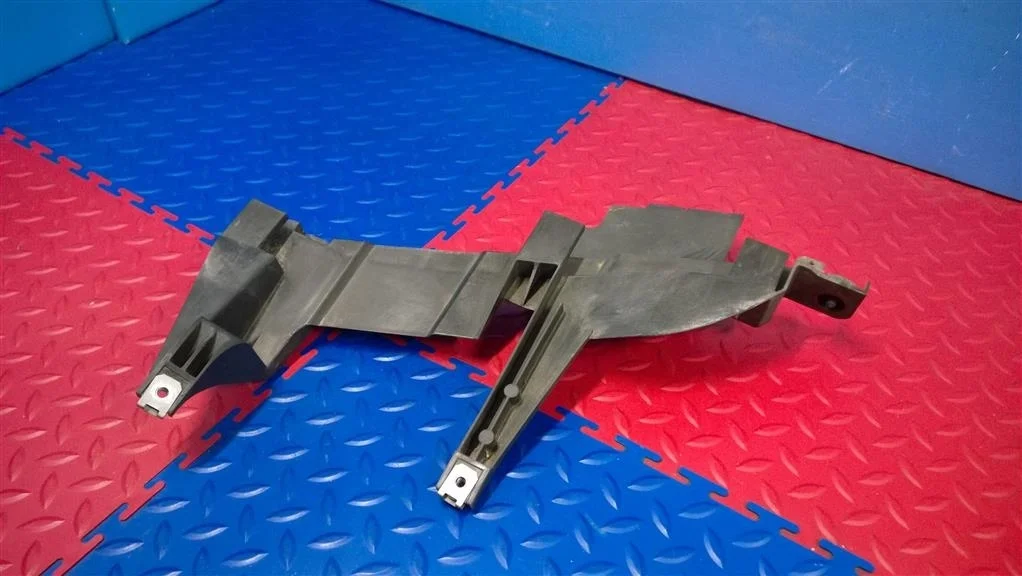 кронштейн фары BMW X3 E83  N47D20C 143лс 1.8D