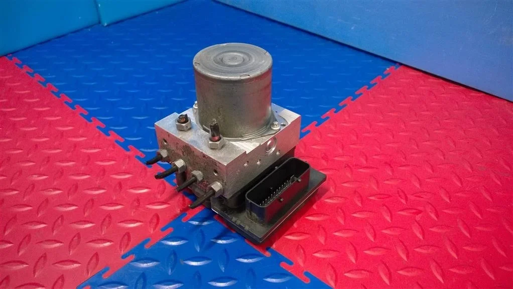 блок abs насос BMW X3 E83  N47D20C 143лс 1.8D