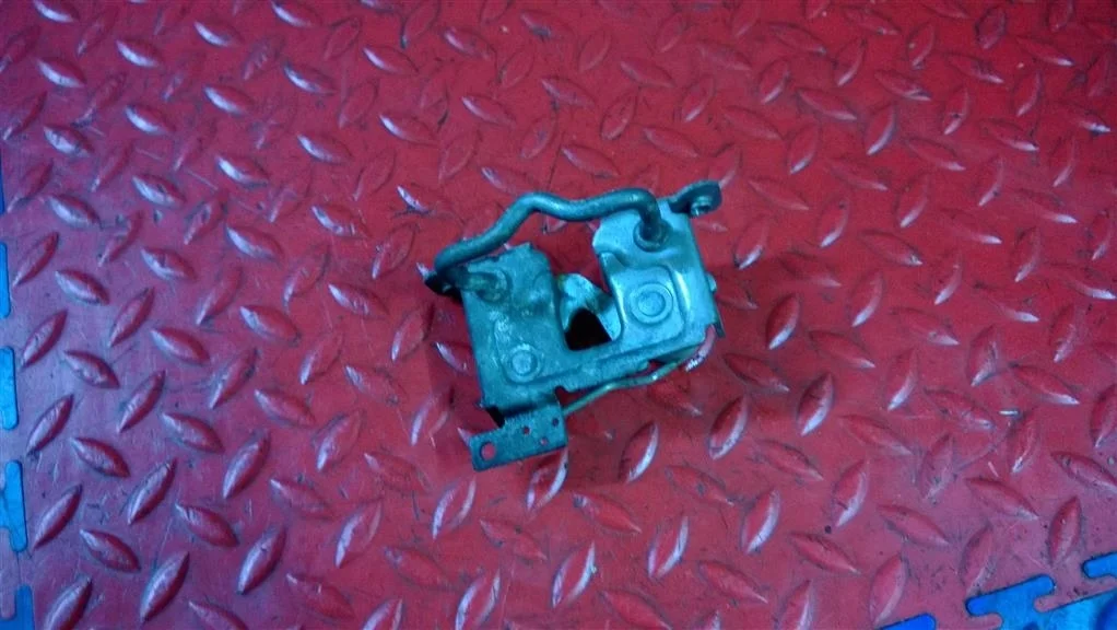 замок капота BMW X3 F25  N52B30A 272 лс 3.0i