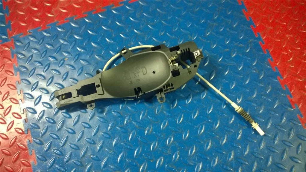 кронштейн ручки двери BMW X3 F25  N52B30A 272 лс 3.0i