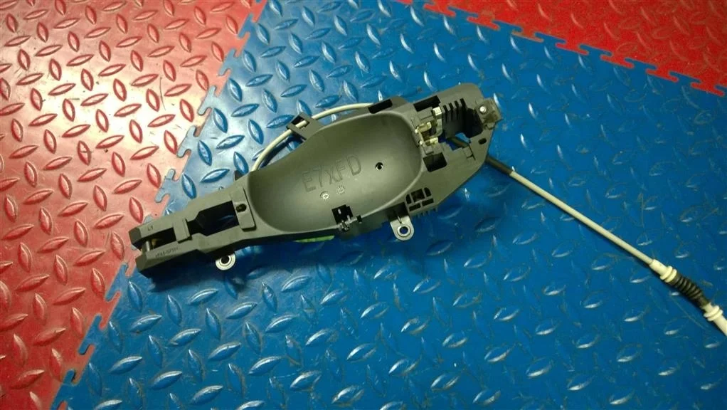 кронштейн ручки двери BMW X3 F25  N52B30A 272 лс 3.0i