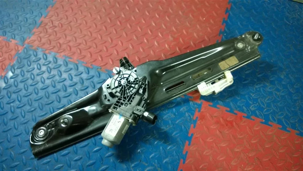 стеклоподъемник BMW X3 F25 51357382138  N52B30A 272 лс 3.0i 2011 TIEFSEEBLAU METALLIC (A76)