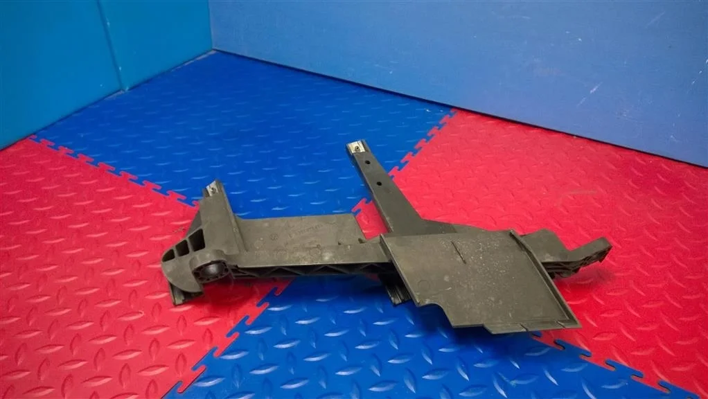 кронштейн фары BMW X3 E83  N52B30 272лс  3.0i