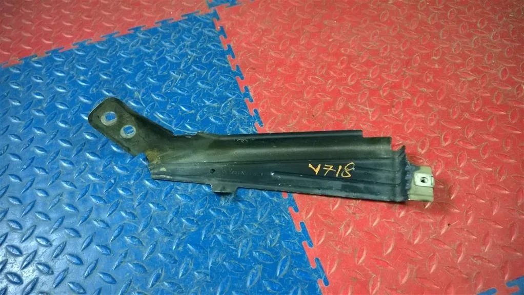 кронштейн крыла переднего BMW X3 F25  N52B30A 272 лс 3.0i