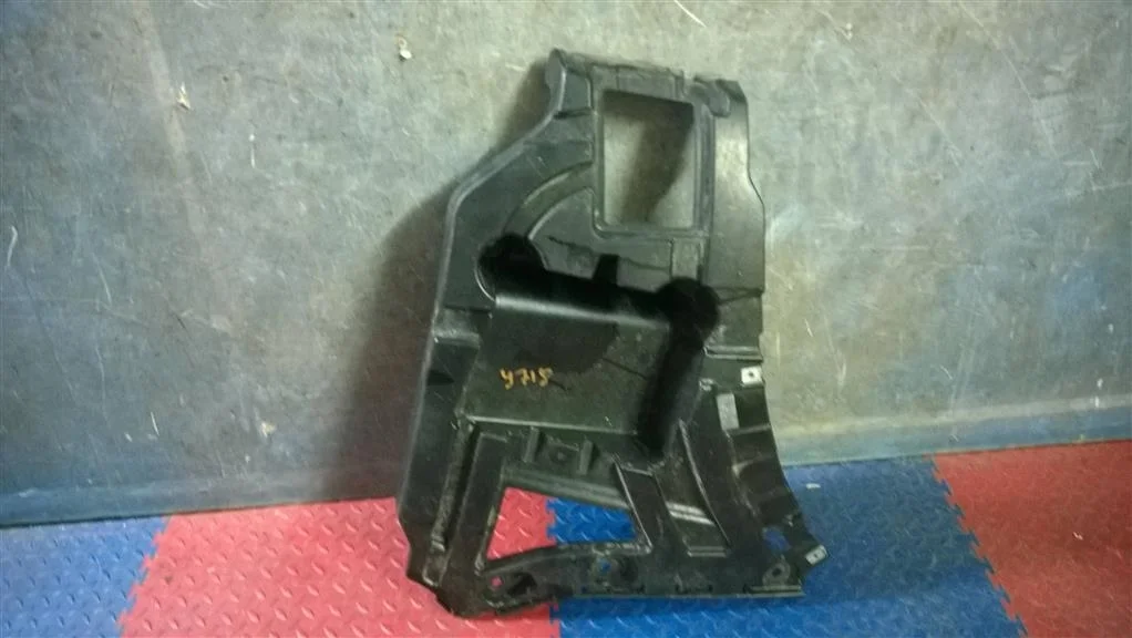 кронштейн заднего бампера BMW X3 F25  N52B30A 272 лс 3.0i