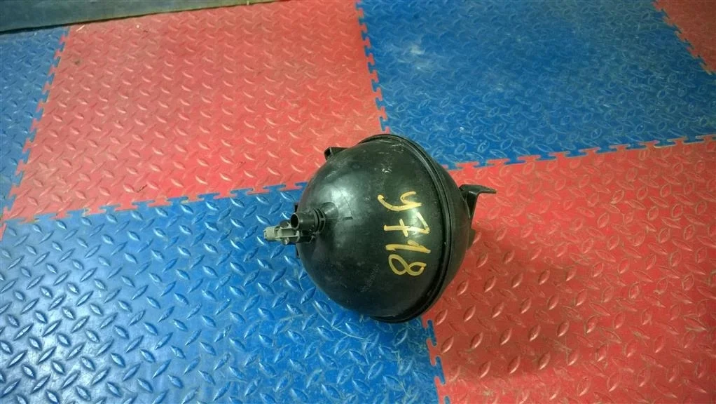 бачок расширительный BMW X3 F25  N52B30A 272 лс 3.0i