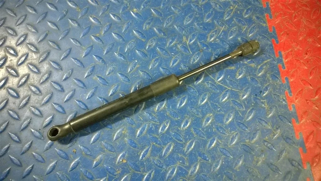 амортизатор капота BMW X3 F25 51237210727  N52B30A 272 лс 3.0i 2011 TIEFSEEBLAU METALLIC (A76)