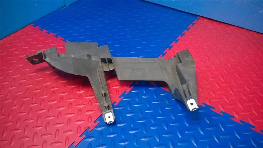 кронштейн фары BMW X3 E83  N47D20A 177лс 2.0D