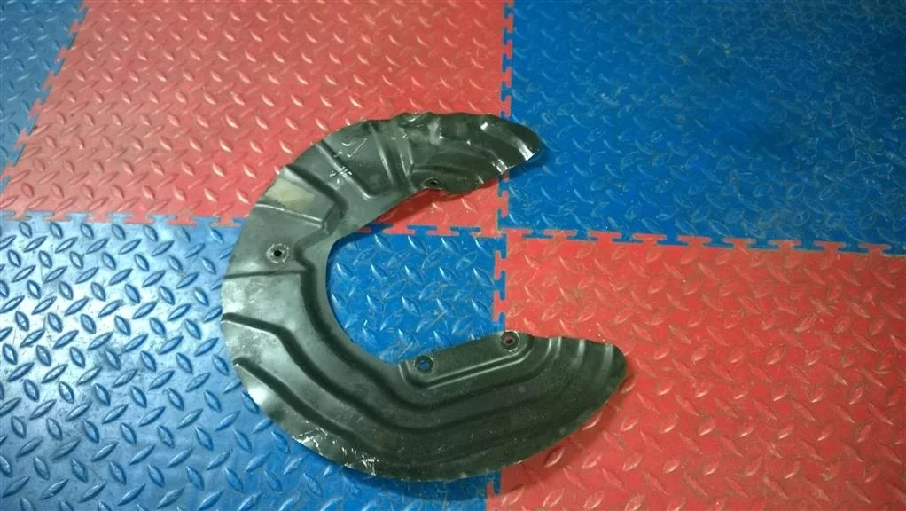 кожух тормозного диска BMW X3 F25  N52B30A 272 лс 3.0i