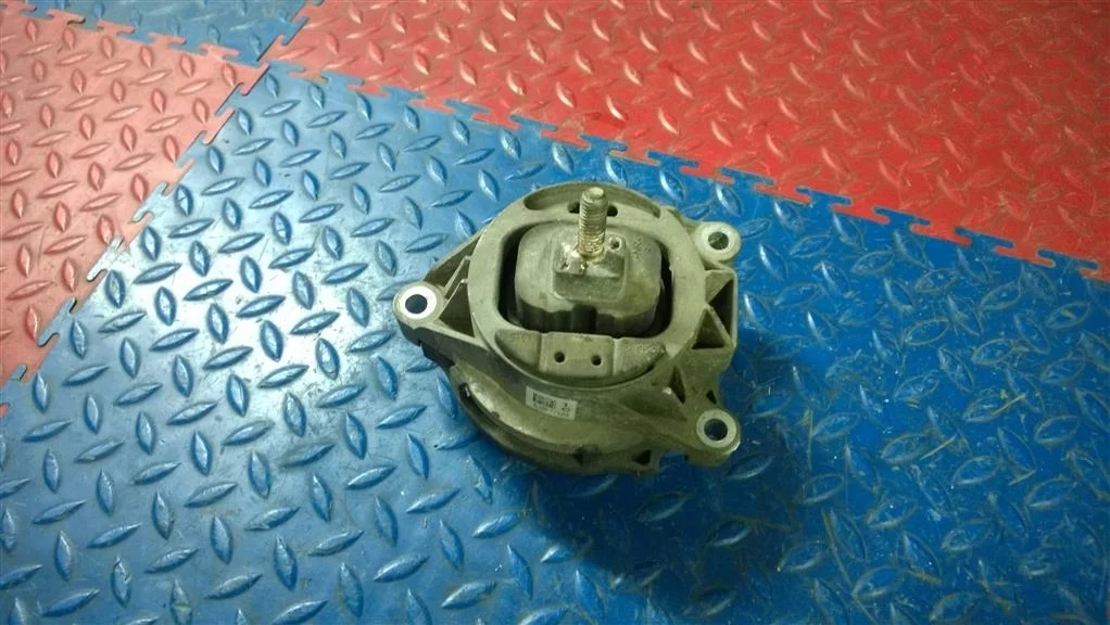 опора двигателя BMW X3 F25 22116785711  N52B30A 272 лс 3.0i 2011 TIEFSEEBLAU METALLIC (A76)