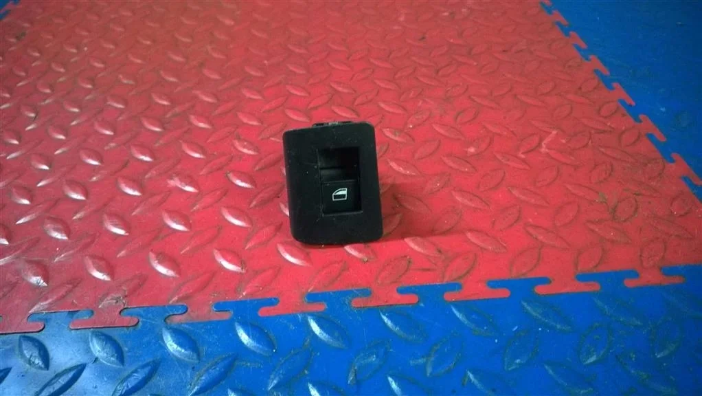 кнопка стеклоподъемника BMW X5 E53  M54B30 231 лс 3.0i