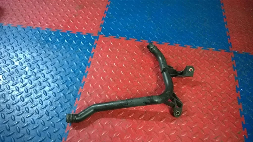 трубка системы охлаждения BMW X5 E53  M54B30 231 лс 3.0