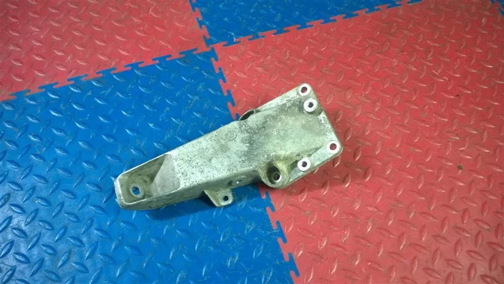 кронштейн двигателя BMW X3 E83  M54B30 231 лс 3.0i