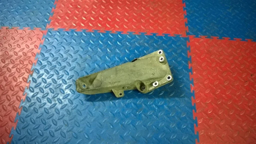 кронштейн двигателя BMW X3 E83