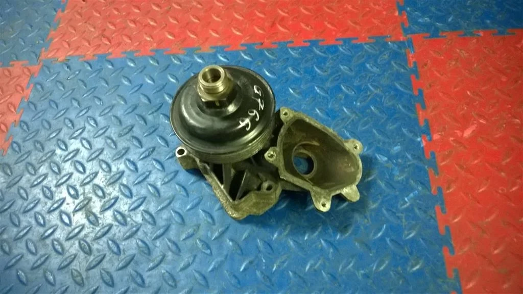 насос водяной помпа BMW X5 E53  M57/TU 218 лс 3.0d