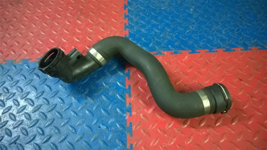 патрубок радиатора BMW X3 E83  M54B30 231 лс 3.0i