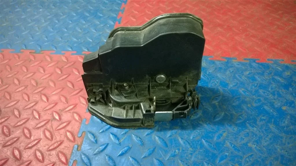 замок двери BMW X3 E83  N47D20A 177лс 2.0D