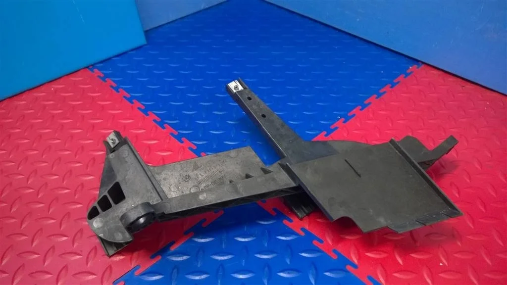 кронштейн фары BMW X3 E83  N47D20A 177лс 2.0D