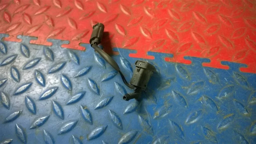 форсунка омывателя лобового стекла BMW X5 E53 61667000119  M54B30 231 лс 3.0i 2003 TITANSILBER METALLIC (354)