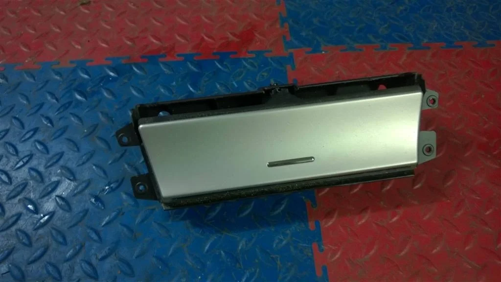 пепельница BMW X5 E53 51168402967  M54B30 231 лс 3.0i 2003 TITANSILBER METALLIC (354)