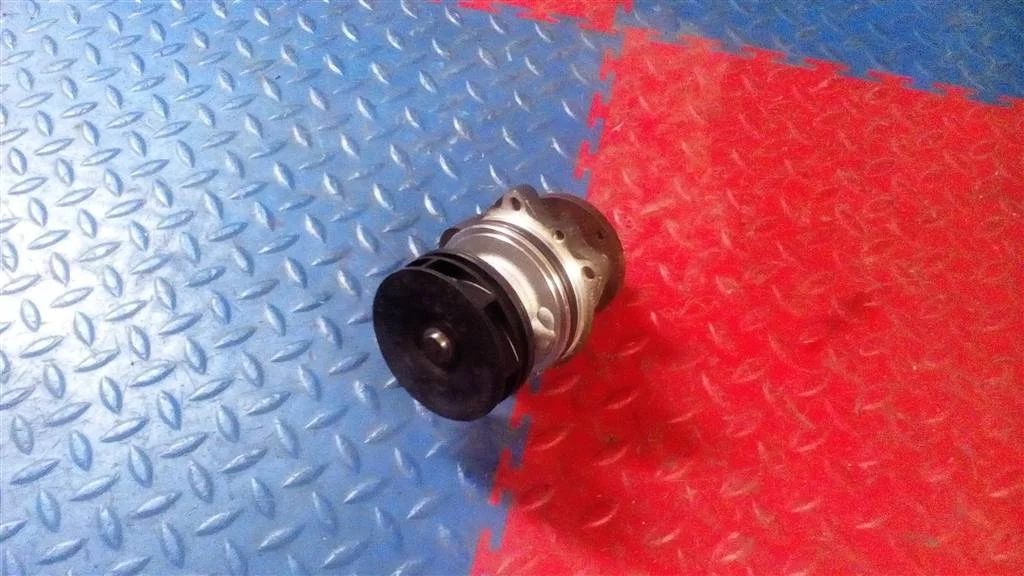 насос водяной помпа BMW X5 E53  M54B30 231 лс 3.0i