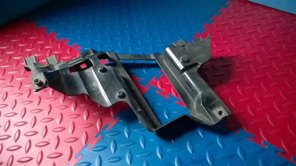 кронштейн фары BMW X5 E53  M57/TU 218лс 3.0d