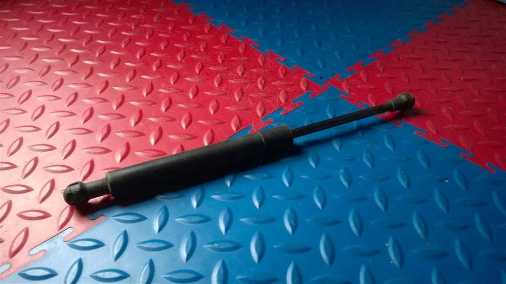 амортизатор капота BMW X5 E53 51238402551  M57/TU 218лс 3.0d 2005 TITANSILBER METALLIC (354)