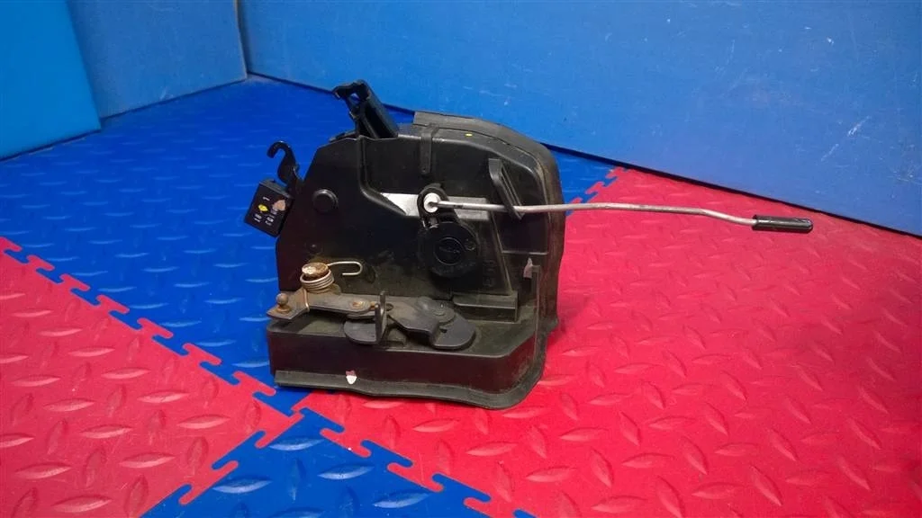 замок двери  ( руль) BMW X5 E53 51218402539