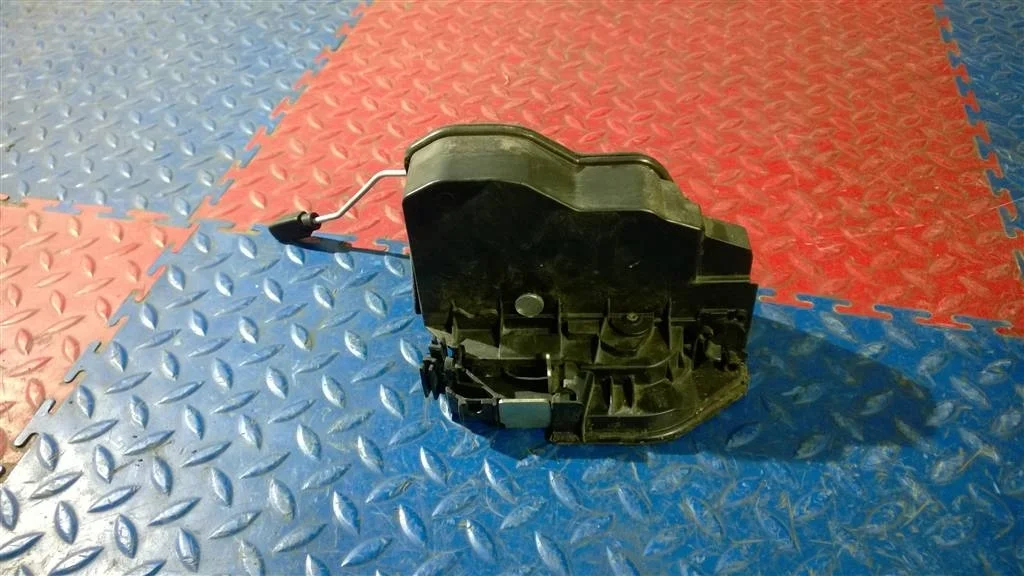 замок двери BMW X3 E83  N47D20A 177лс 2.0D