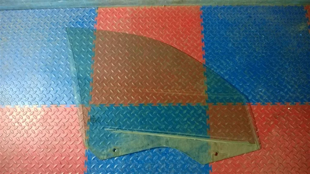 стекло двери BMW X3 E83  N47D20A 177лс 2.0D