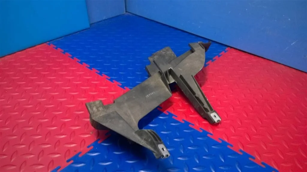 кронштейн фары BMW X3 E83  N47D20A 177лс 2.0D