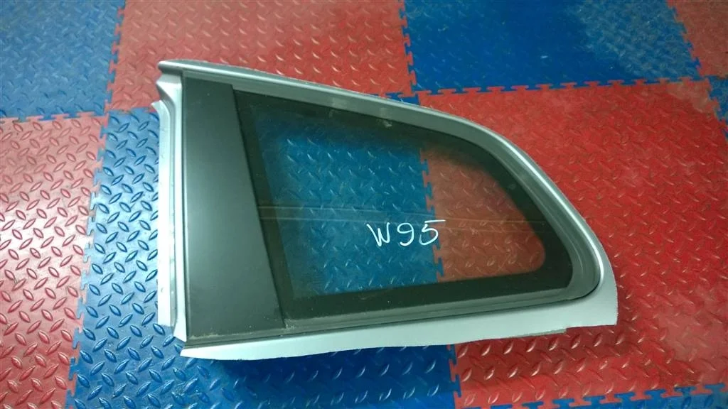 стекло кузовное глухое BMW X3 E83  N47D20A 177лс 2.0D