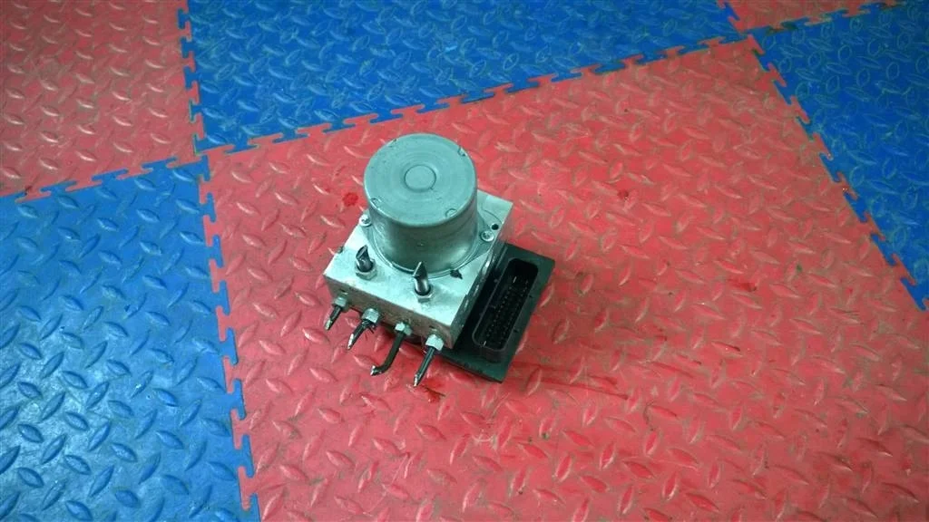 блок abs насос BMW X3 E83  N47D20A 177лс 2.0D