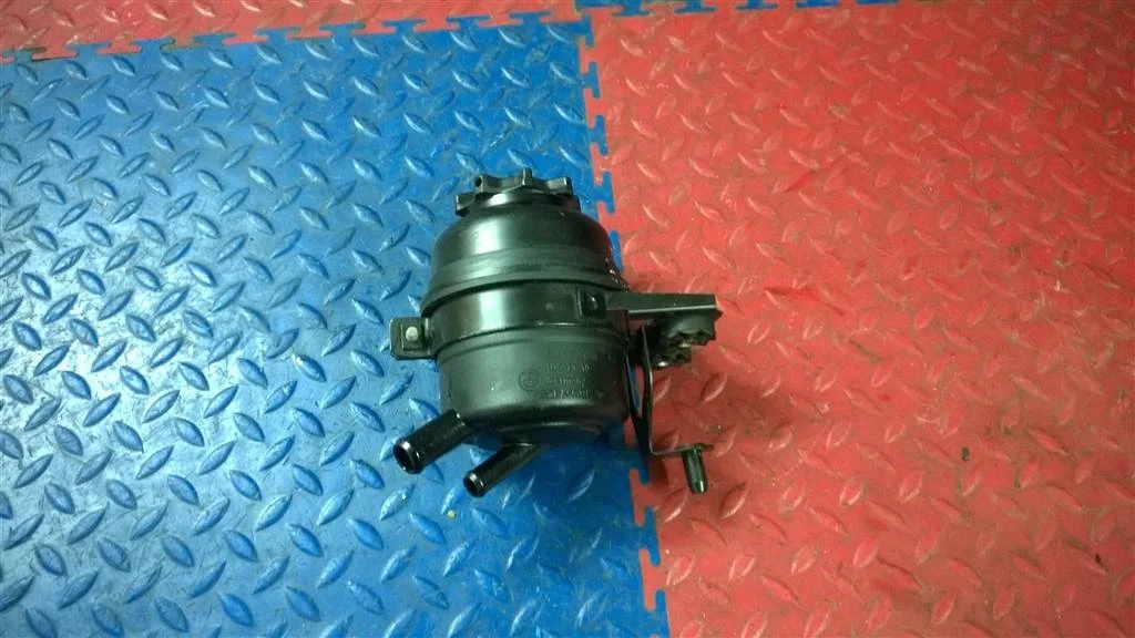 бачок гидроусилителя BMW X1 E84  N47D20C