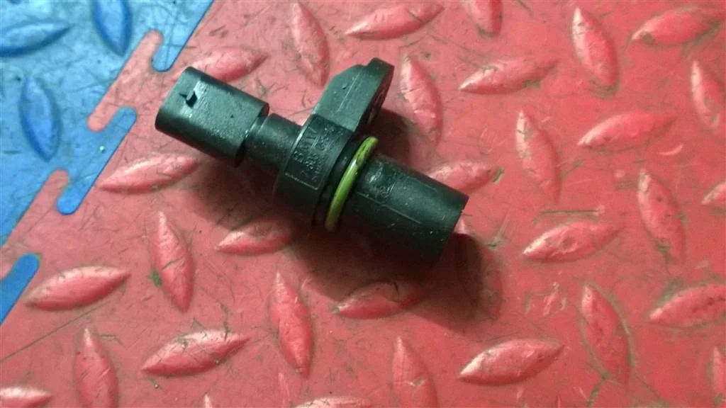 датчик положения распредвала BMW X3 E83 13627803093