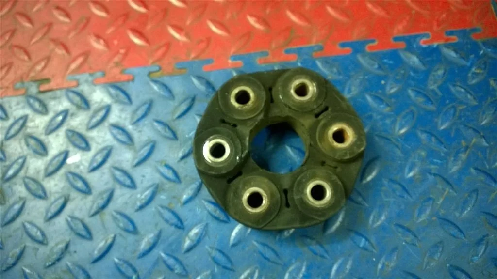 муфта эластичная карданного вала BMW X5 E53 26117503159  M57/TU 218лс 3.0d 2005 TITANSILBER METALLIC (354)