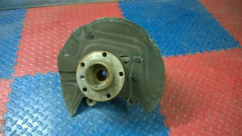 кулак поворотный BMW X3 E83 31213412019