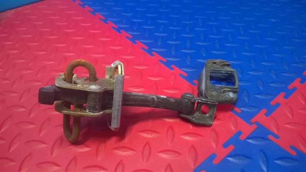 ограничитель двери BMW X3 E83