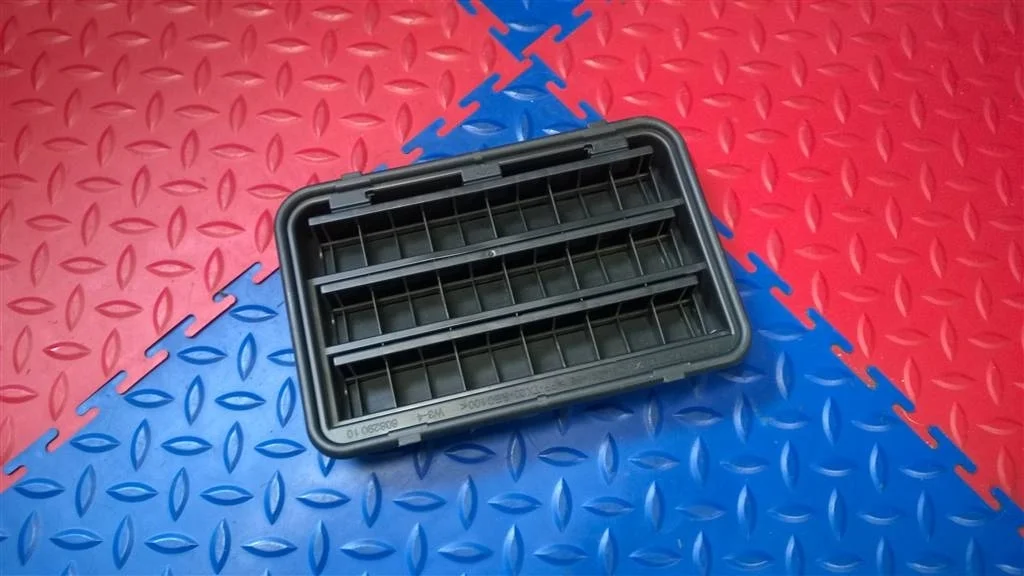 решетка вентиляционная BMW X3 F25  N47D20C 184 лс 2.0D