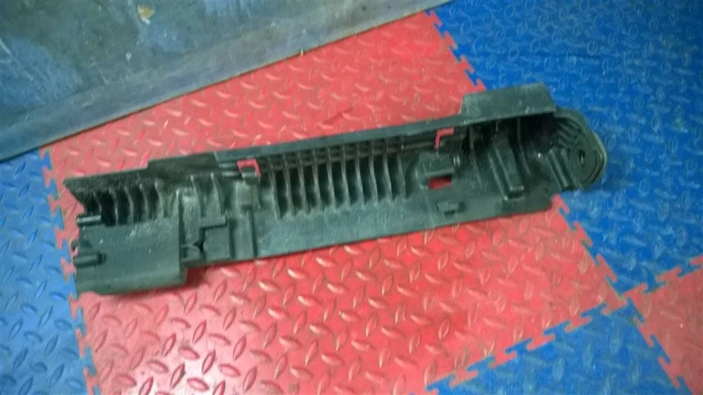 кронштейн радиатора BMW X3 F25  N47D20C 184 лс 2.0D