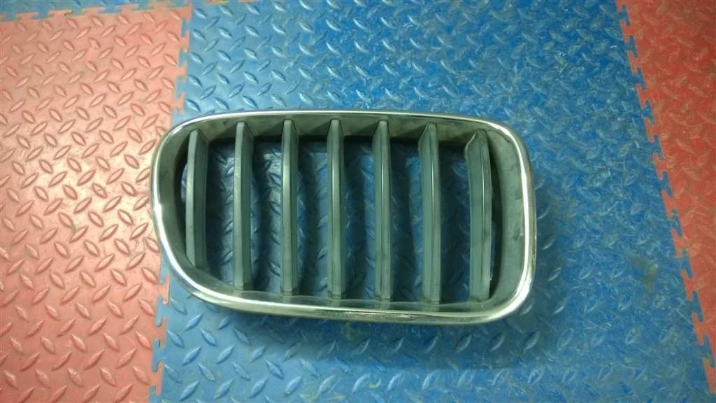 решетка радиатора BMW X3 F25  N47D20C 184 лс 2.0D