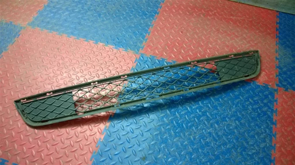 решетка в бампер центральная BMW X3 F25  N47D20C 184 лс 2.0D